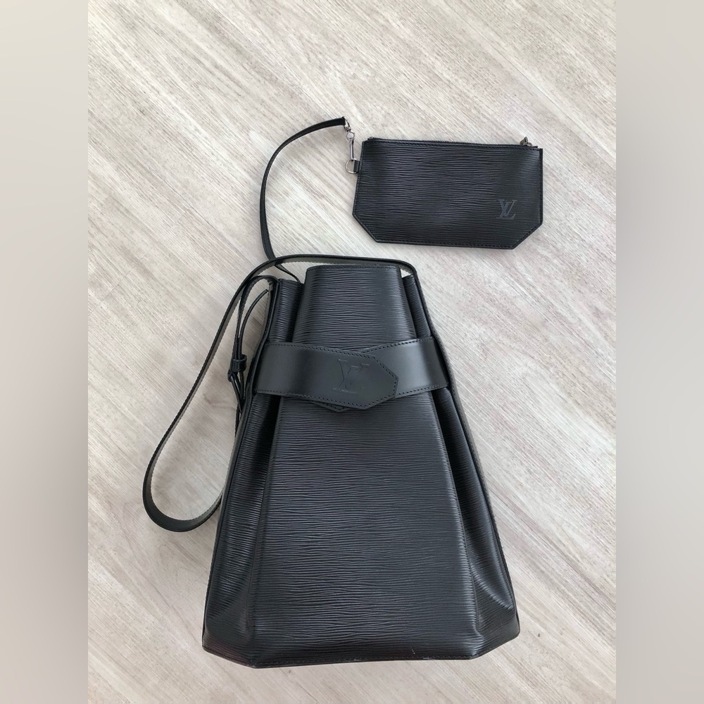authentic LV louis vuitton epi sac d’epaule GM bucket bag in black 🍂💼